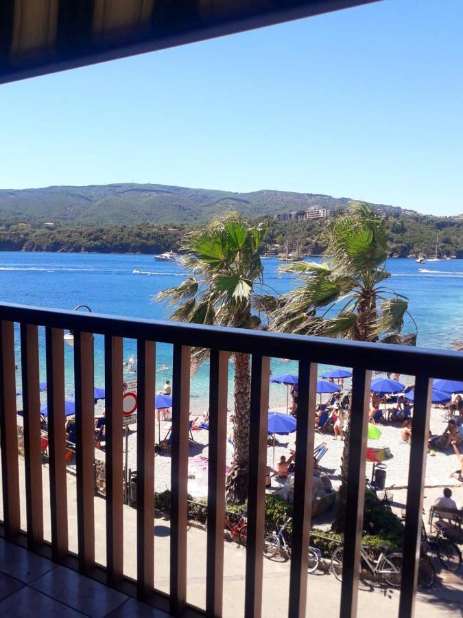 La Pianotta Sulla Spiaggia Porto Azzurro Exterior photo